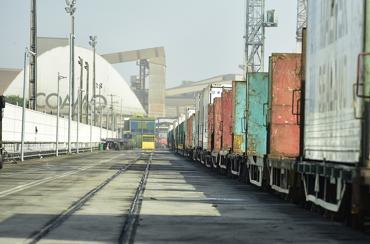 Terminal de Contêineres e Acesso Ferroviário